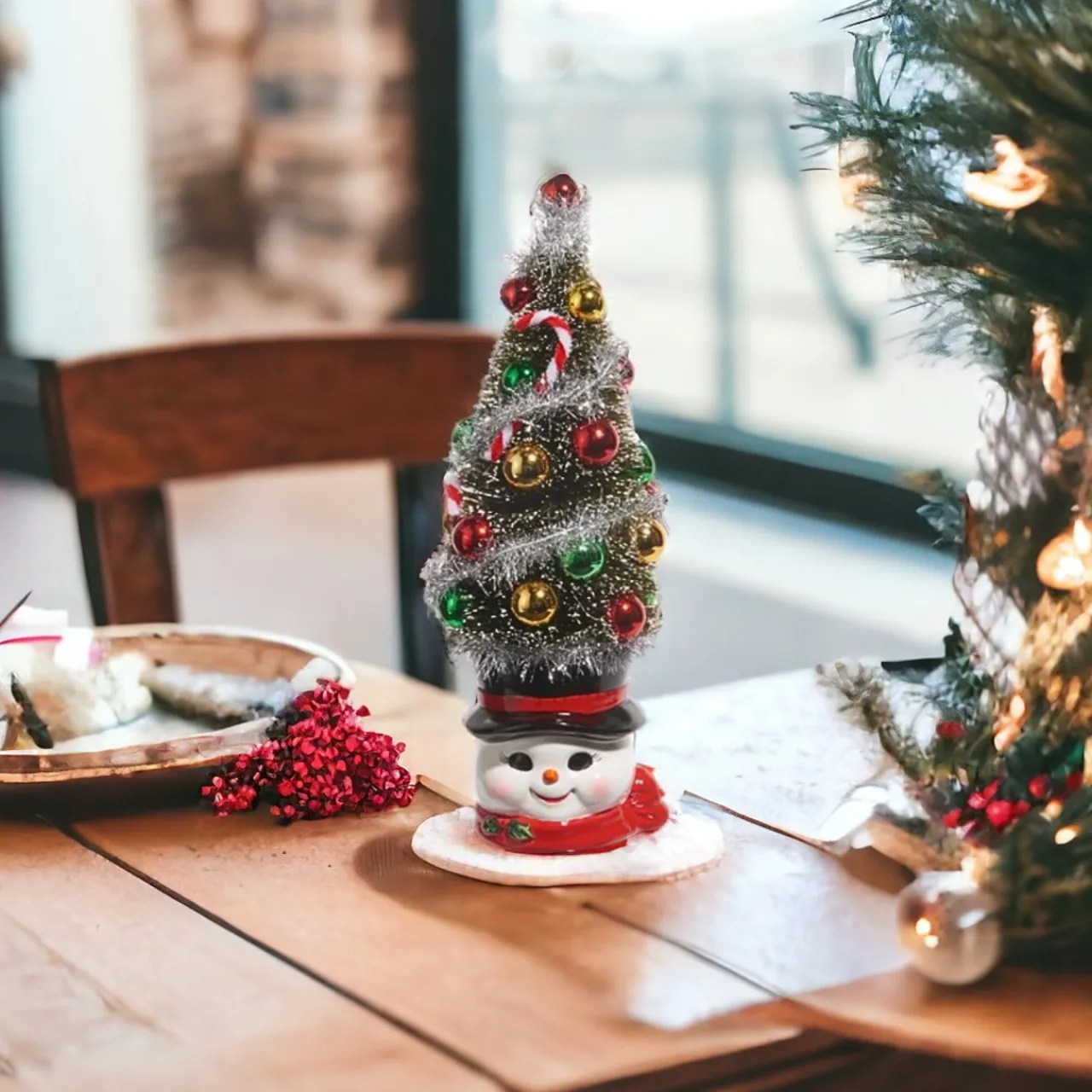 Charming Santa with Tree< Online