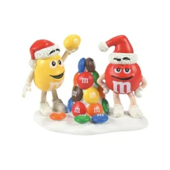 - North Pole Village - M And M Building A Tree Of Our Own<Department 56 Fashion