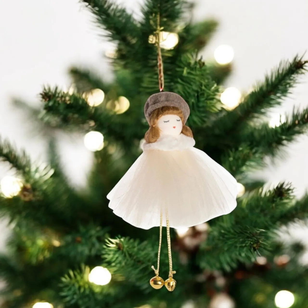 Girl in White Tulle Dress and Beret Ornament< Fashion