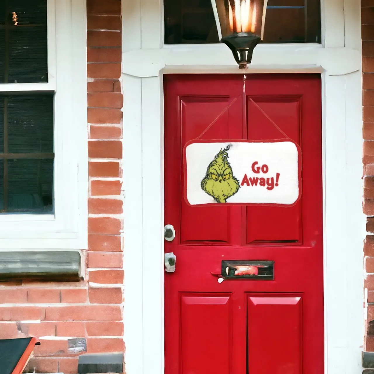 Grinch Go Away Door Hanger< Outlet