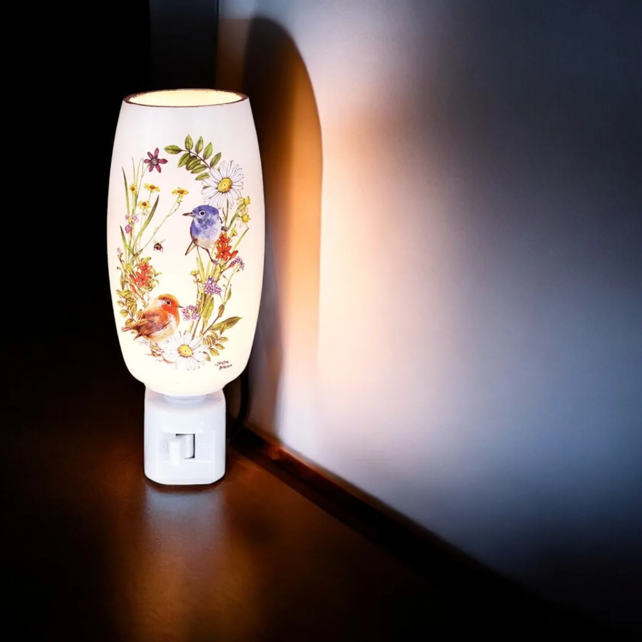 – Spring Florals And Birds on Ground Night Light<Stony Creek Sale